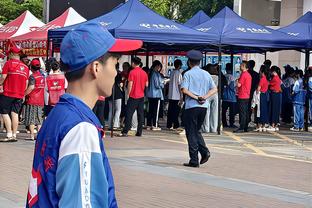 库兹马：今天我们对哈利伯顿的防守很专注 整场都迫使他走左路